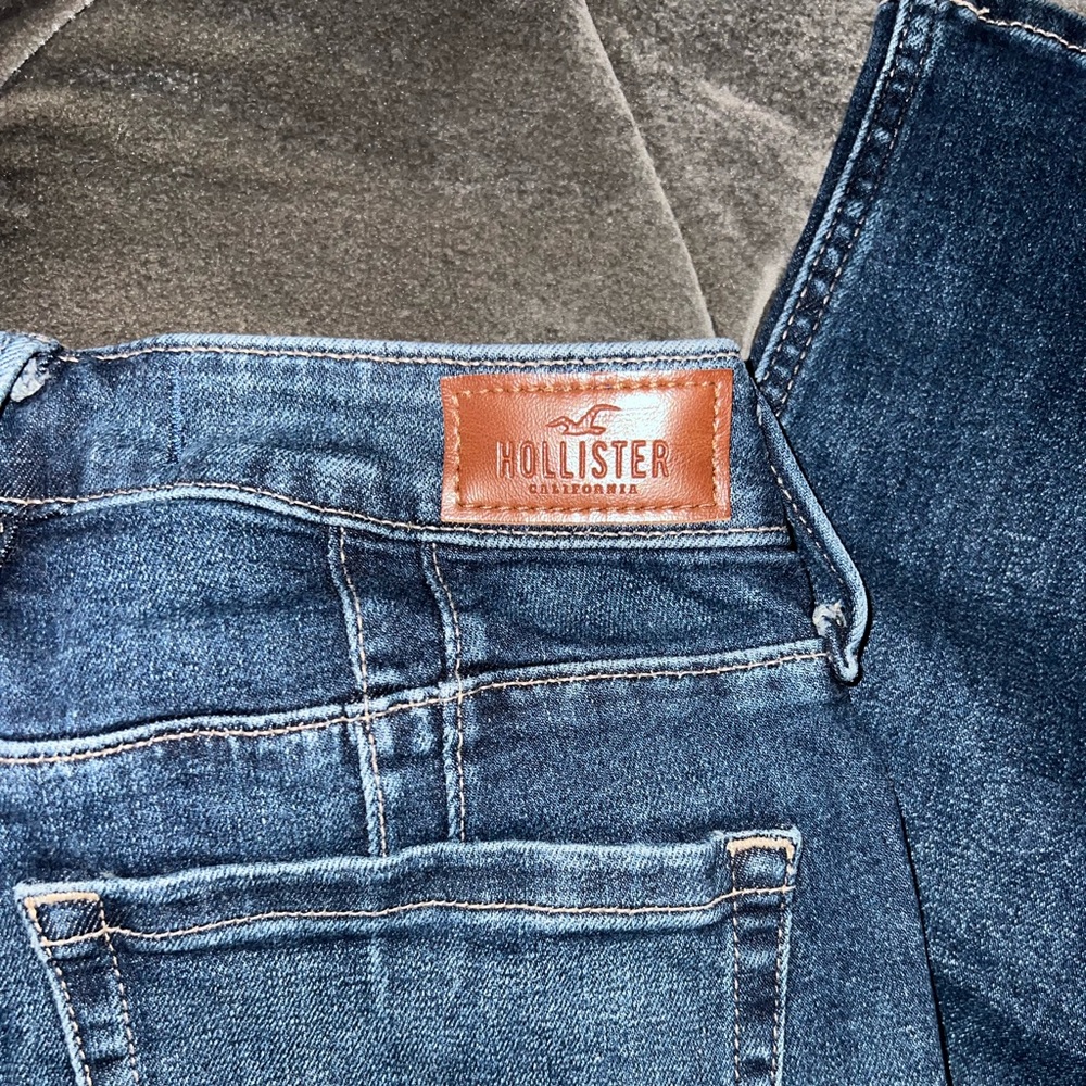 NWOT Hollister Ultra-High Rise Mom Jean Hollister Vintage Stretch, Size 7R